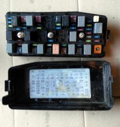Kryshka bloka predohraniteley Mitsubishi L200 05-12 (Mitsubishi L 200), 8565A060