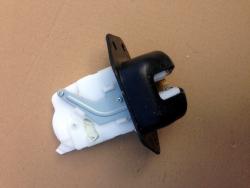 Zamok kryshki bagaghnika Nissan Note 06-13 (Nissan Note), 90502-EN00A